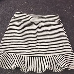 BLACK & WHITE HORIZONTAL STRIPE SCALLOP MINI